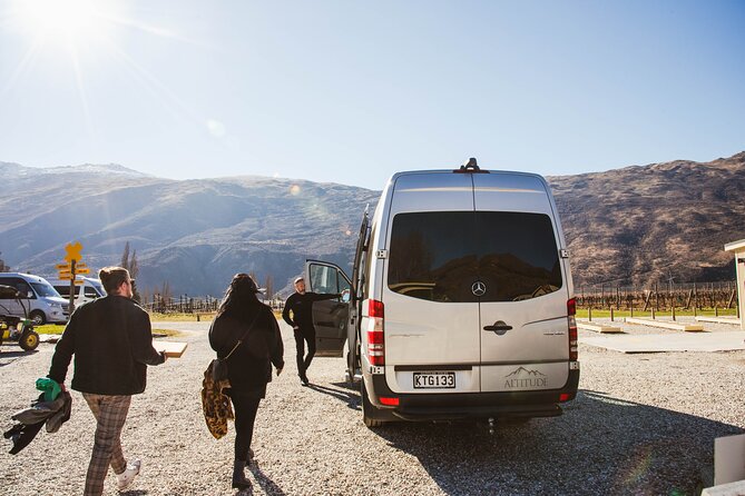 Queenstown Wine Sampler Tour - Tour Guides