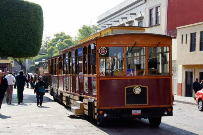 Queretaro: Pedestrian City Tour and Tram Tour - Experience Highlights