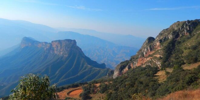 Queretaro: Sierra Gordar - Chuveje Waterfall and Gate of Heaven