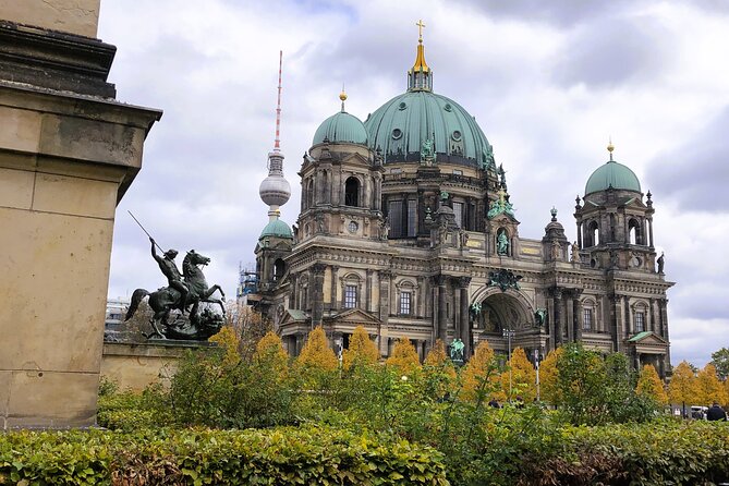 Quiz and Fall in Love in Berlin on Museum Island - Meeting Point and Starting Location