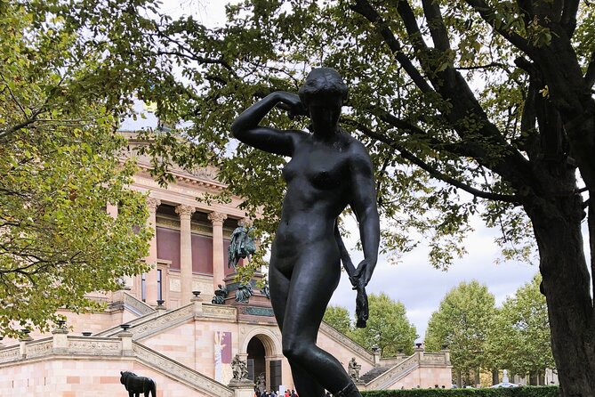 Quiz and Fall in Love on the Museum Island in Berlin - Interactive Quiz Access