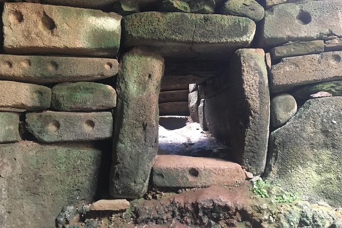 R1-The NORTH COAST OF EASTER ISLAND - Tour Details