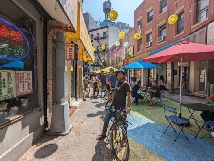 Radical Cycling Tour Across the Brooklyn & Manhattan Bridges - Experience Highlights