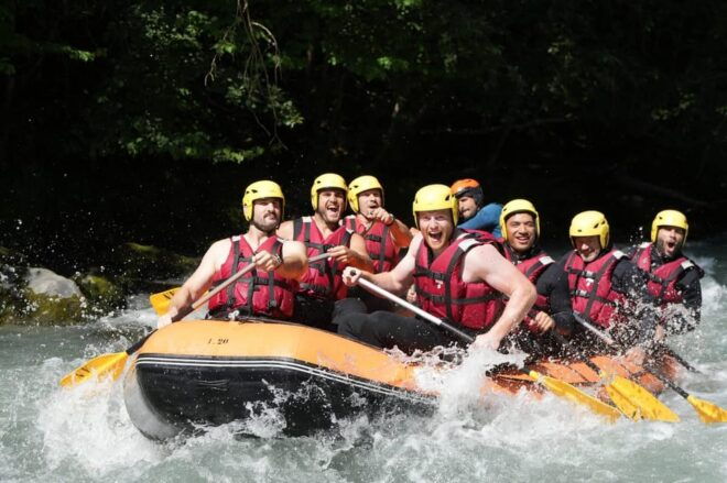 Rafting: Full Descent - Safety Measures and Guides