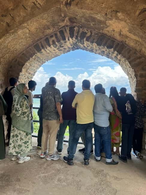 Rah-e-Kashmir: ANCIENT SITES GUIDED TOUR - Burzahom Archaeological Site