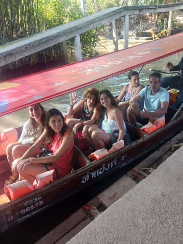 Railway Market to Floating Market & Boat Ride from Bangkok - A Quiet Moment: Wat Bang Kung Temple