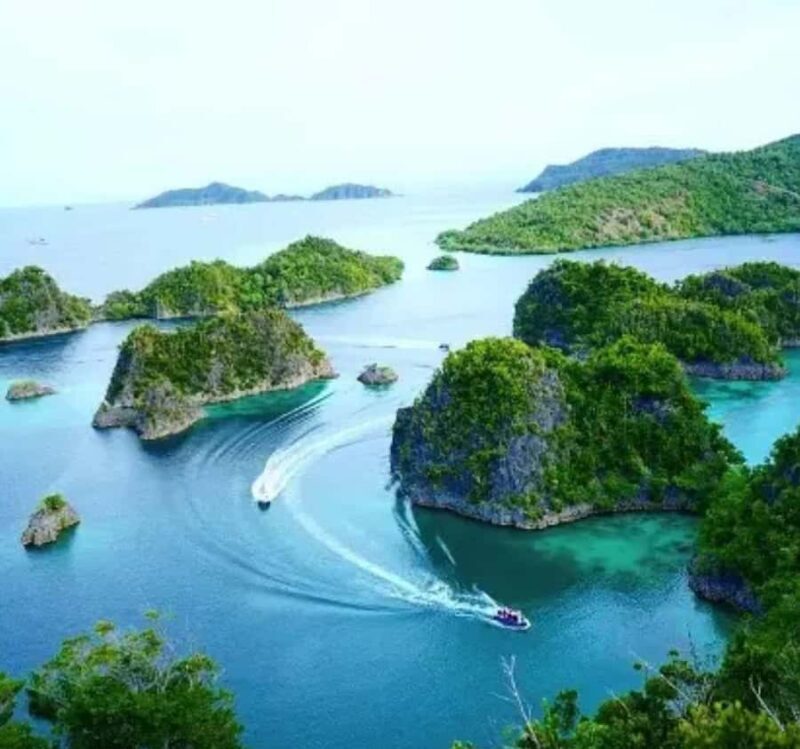 Raja Ampat Tour 14 Days  Explore Papuas Ocean Paradise - Who Would Love This Tour?