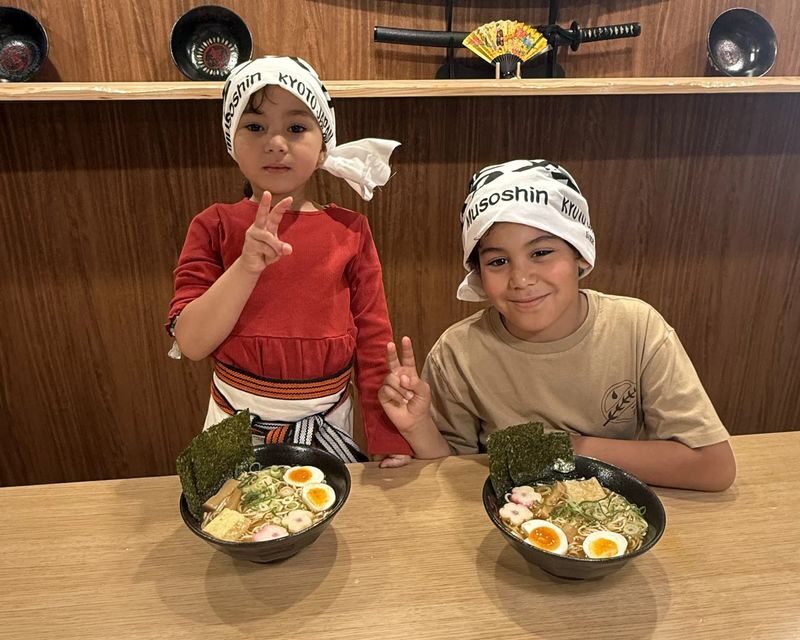Ramen Cooking, Bowl Painting & Broth Making Workshop in Kyoto - A creative start near Kiyomizu-Gojo
