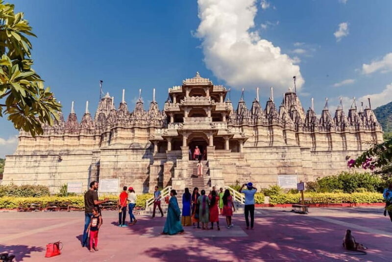 Ranakpur Temple Tour with Jodhpur Drop from Udaipur - What to Expect at the Temple