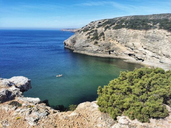 Raposeira: Guided Kayak Tour and Praia Da Ingrina Caves - Background