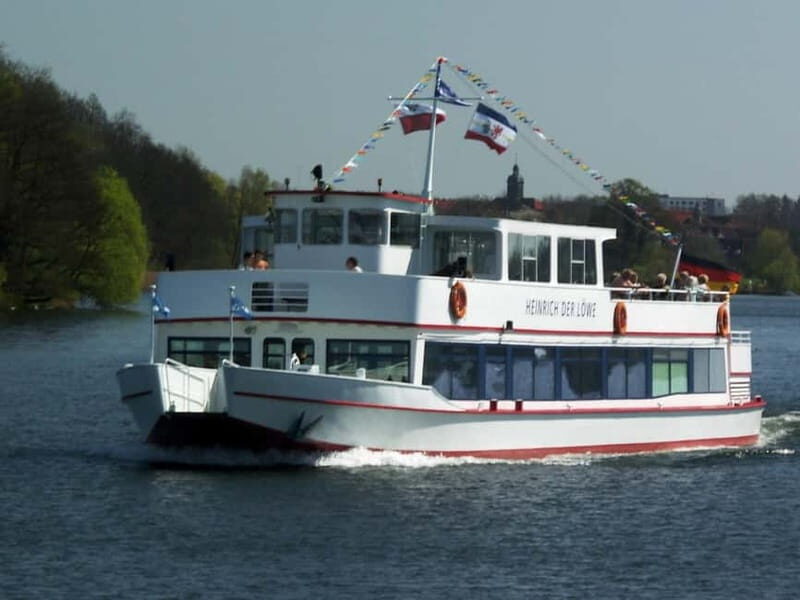 Ratzeburg Lake: 2-hour historical boat tour with entertainment - Good To Know
