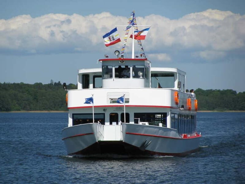 Ratzeburg Lake: 2-hour historical boat tour with entertainment - An In-Depth Look at the Ratzeburg Lake Tour