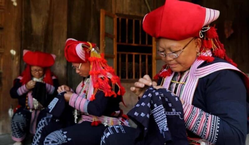 Red Dao Trek: Culture, Ancient Rose Garden & Ta Phin Village - Discovering the Red Dao and Hmong Villages