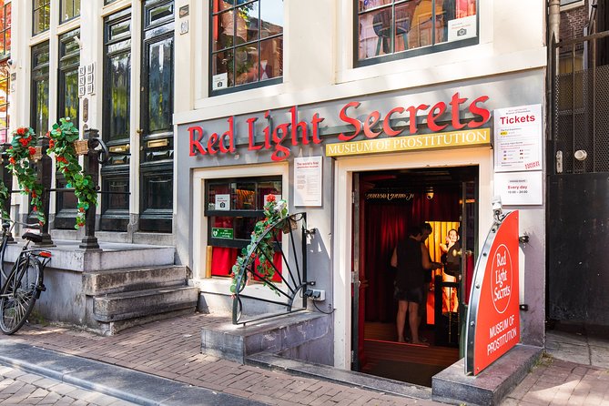 Red Light Secrets Museum Amsterdam & 1-Hour Canal Cruise - Highlights of the 1-Hour Canal Cruise