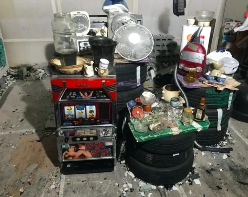 REEAST ROOM - Rage Room Experience (Tokyo, Nishi-Shinjuku) - Shisha and snacks after the session