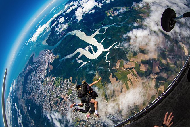 Reef and Rainforest Tandem Skydive in Cairns - What to Expect