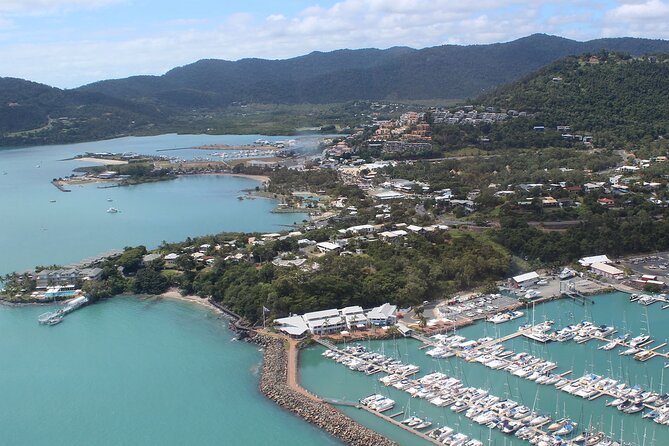 Reef & Whitehaven Spectacular - 60 Minute Helicopter Tour - In Flight Commentary and Communication