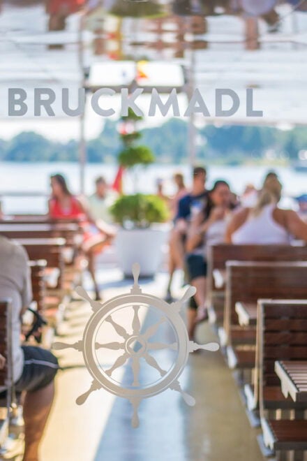 Regensburg: City Highlights Historical Boat Tour - Boat Details