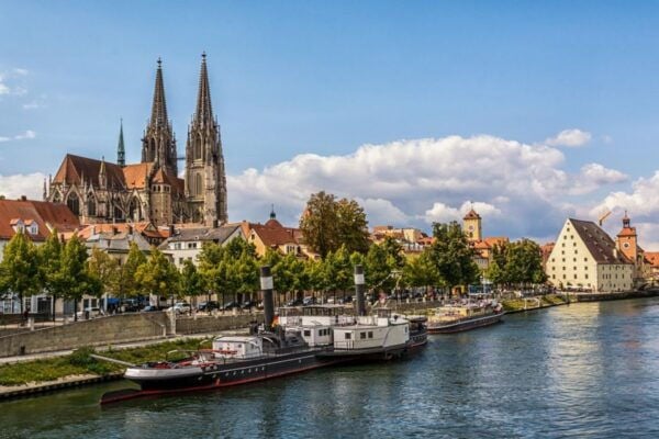 Regensburg: Private Tour With Italian Wines and Food Tasting - Pricing and Availability