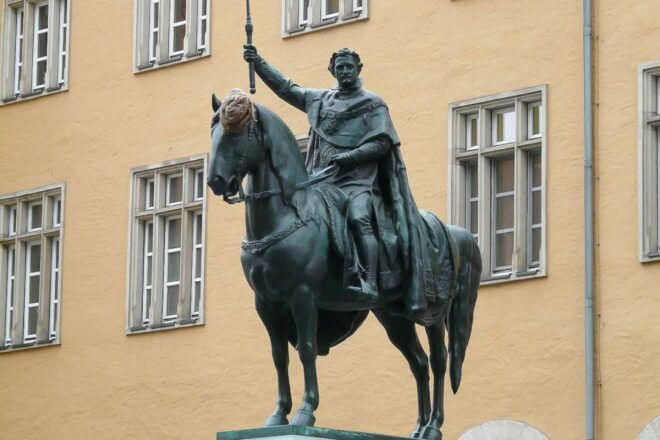 Regensburg: Private Walking Tour With Professional Guide - Payment Information