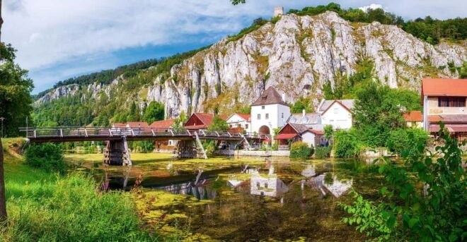 Regensburg: the Most Beautiful of the Danube & Altmühl Tour - Exploring Kelheim and Prunn Castle