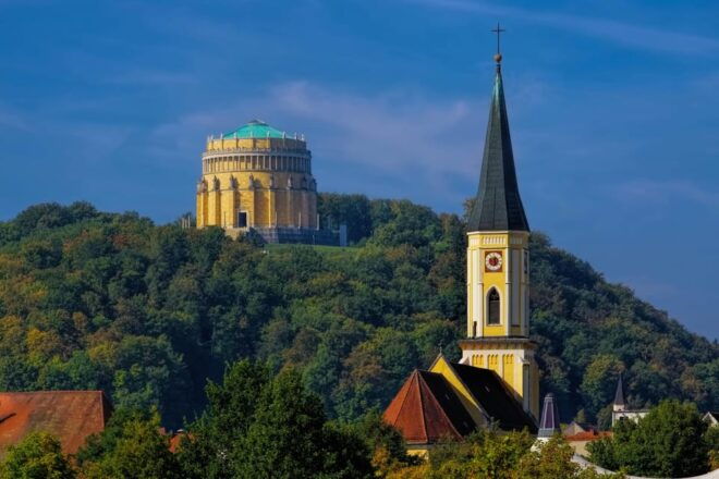 Regensburg: the Most Beautiful of the Danube & Altmühl Tour - Weltenburg Monastery Experience