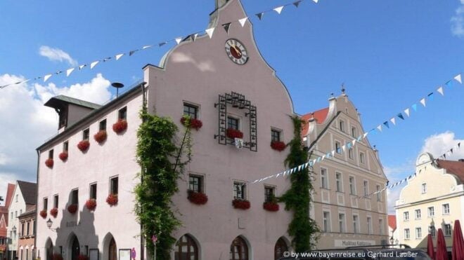 Regensburg: the Most Beautiful of the Danube & Altmühl Tour - Adventure at Schulerloch Cave