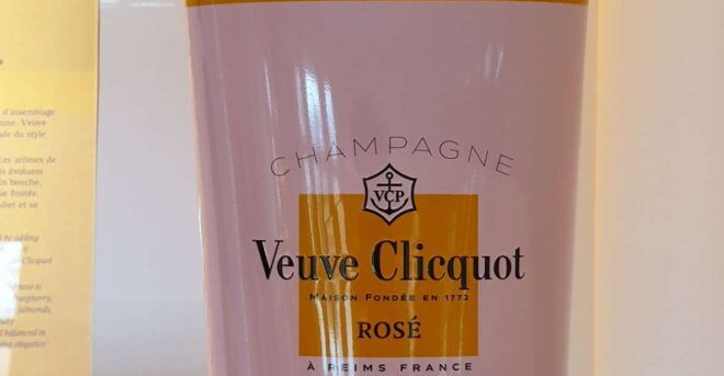 Reims: Champagne Cellars Tour With Tastings and Lunch - Lunch and Refreshments