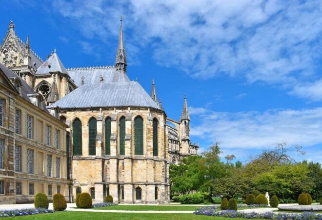 Reims : Private Guided Tour of the Champagnes Capital - Experience