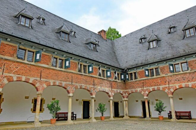 Reinbek Castle & Ahrensburg Palace Trip by Car From Hamburg - Visit Reinbek Castle, a Dutch Renaissance-Style Castle