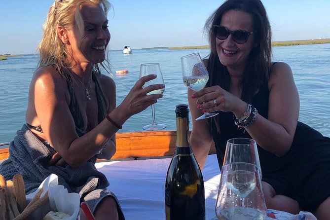 Relaxing Luxury Boat Tour of the Venetian Lagoon - Amenities Provided on Board