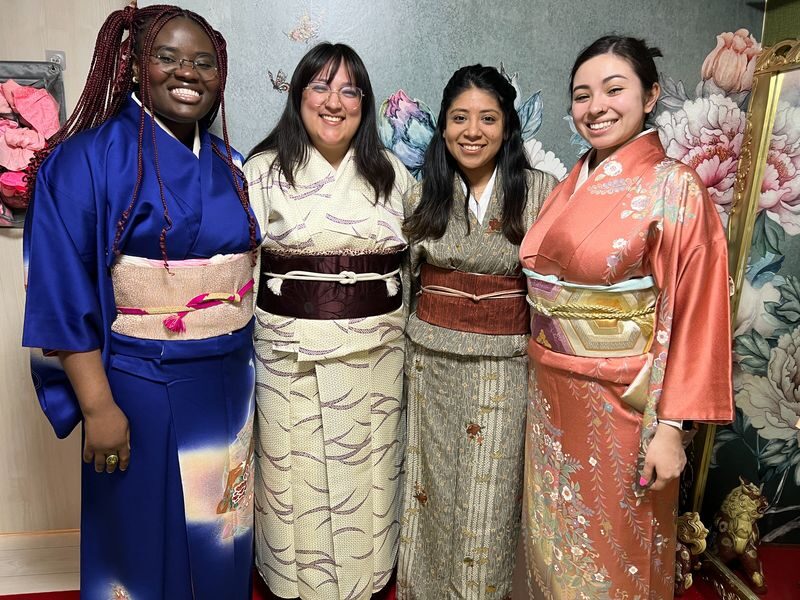 Remake Your Own Kimono Experience in Tokyo - Getting to the shop and choosing a session