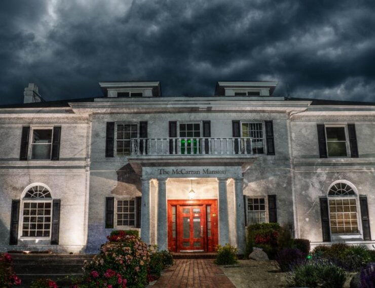 Reno: Gangs and Gamblers Haunted Walking Tour - Dark History and Mysterious Tales