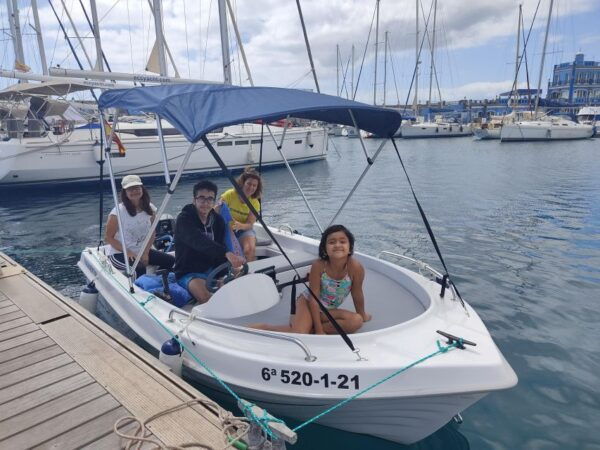 Rent a Boat With No License, Self Drive - Sailing Directions and Tips