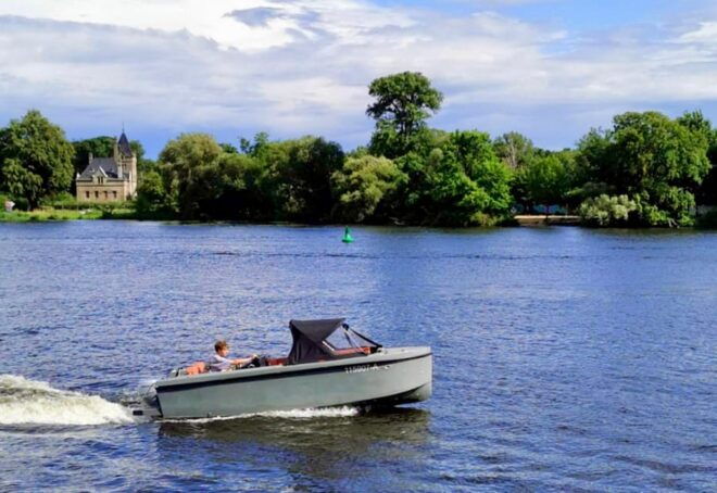 Rent a License-Free Motorboat for 6 PAX - Optional Services Available
