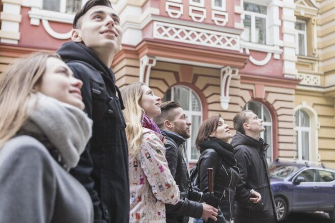 Rent a Local & Unveil the City in 4 Hours - The Sum Up