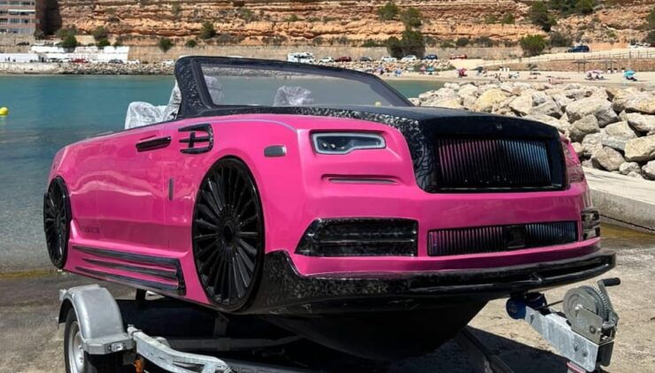 RENT a Pink Rolls Royce Waterboat Car in Mallorca - Booking and Availability