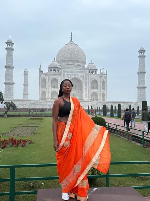 Rent a sari or kurta pajama for Taj Mahal visit & picture - The Experience and Its Value