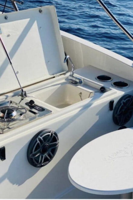 Rent Barca Dylet 85 and Explore the Aeolian Archipelago. - Amenities Onboard