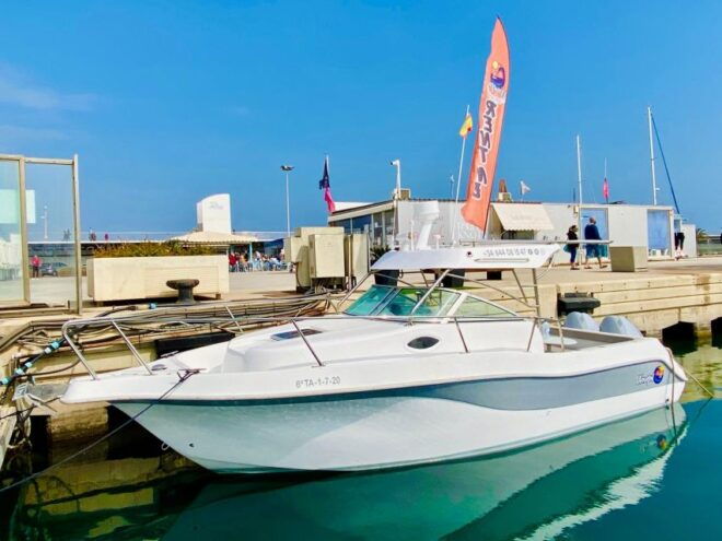 Rent Boat Valencia Yatch Polonova With Capitan and Drinks - Inclusions With Every Rental
