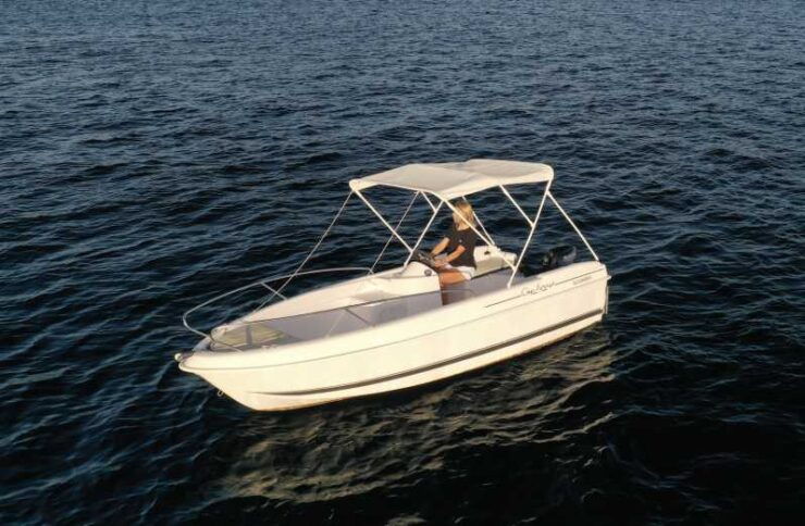 Renting a Boat Without a License - Key Points