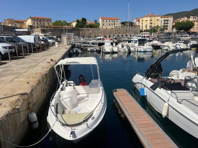 Renting a Boat Without a License - How to Reserve Your Boat