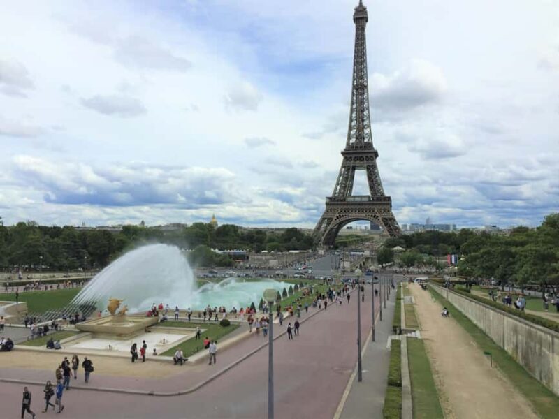 Reserved Access Eiffel Tower Tour Trocadero & Champagne - FAQ
