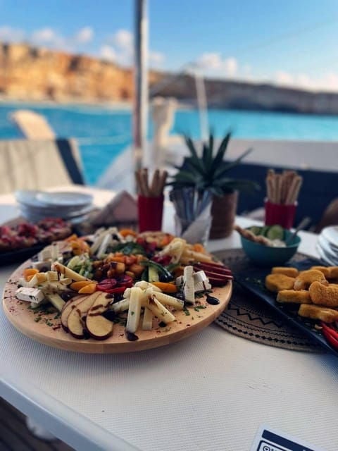 Rethymno: Sunset Catamaran Cruise with Wine and Snacks - FAQ