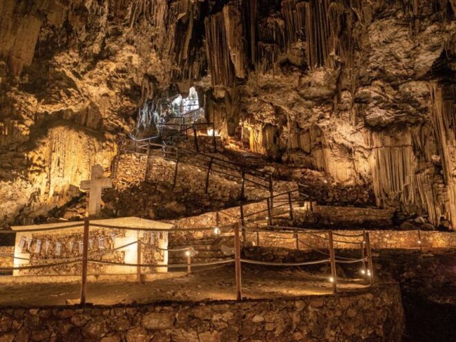 Rethymnon:Private Trip Arkadi -Eleftherna-Margarite-Melidoni - Pickup and Communication