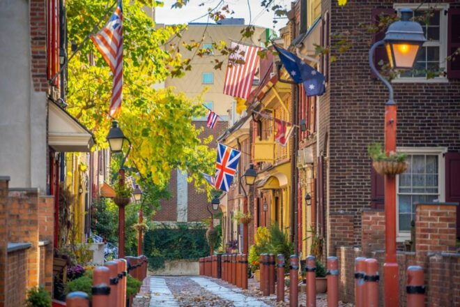 Revolutionary Roots: A Historic Philadelphia Stroll - Set out on a Journey Through History