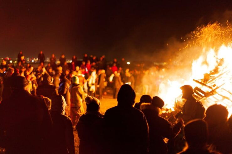 Reykjavik 3-Hour New Years Eve Bonfire Tour - Good To Know
