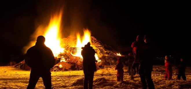 Reykjavik 3-Hour New Years Eve Bonfire Tour - Meeting Point and Duration