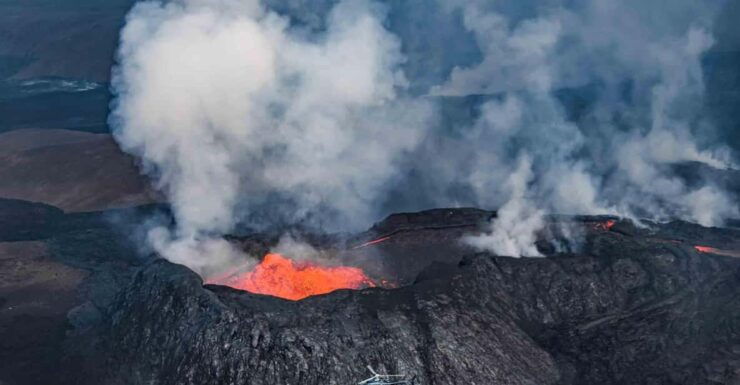 Reykjavik: 45-Minute Volcano Sightseeing Helicopter Tour - Itinerary