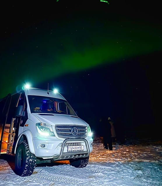 Reykjavík: 4x4 Minibus Northern Lights with Photo and Cocoa - Good To Know